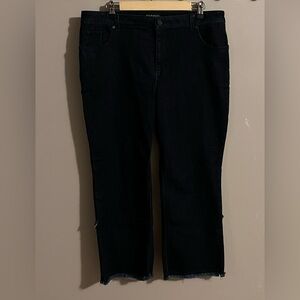 $8❤️Bundled Susan Graver Cropped Jeans